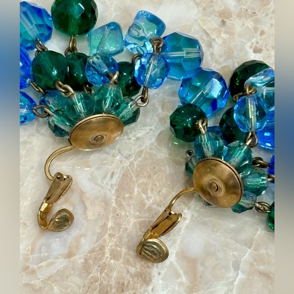 Hattie Carnegie Signed Vintage Blue and Green Dangle Clip on Earrings - Picture 7 of 10